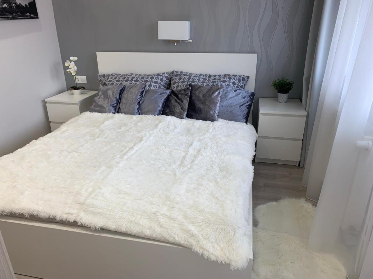 Downtown Dream Apartmans Сегед Екстериор снимка